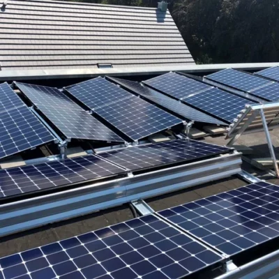 Photovoltaikanlage auf Flachdach in Köln – Fördermöglichkeiten für Solarstrom.